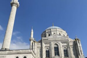Мечеть Пертевнияль Валиде Султан  (Pertevniyal Valide Sultan camii)