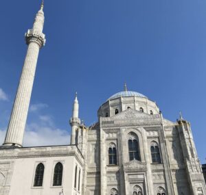 Мечеть Пертевнияль Валиде Султан  (Pertevniyal Valide Sultan camii)