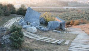 Скальный памятник Бербер Кая (Berber Kaya Mezar Anıtı)