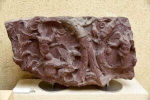 Фрагмент порфирового саркофага Константина Великого