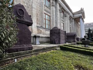Порфировые саркофаги в Археологическом музее Стамбула