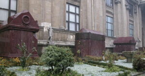 Порфировые саркофаги в Археологическом музее Стамбула