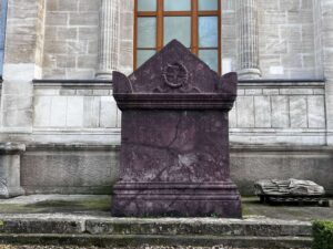 Порфировые саркофаги в Археологическом музее Стамбула