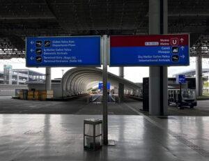 Указатели метро в Аэропорту Стамбула