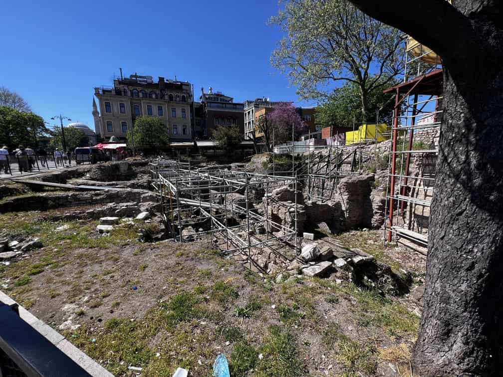 Милион, нулевая точка отсчета расстояний до городов Византийской империи